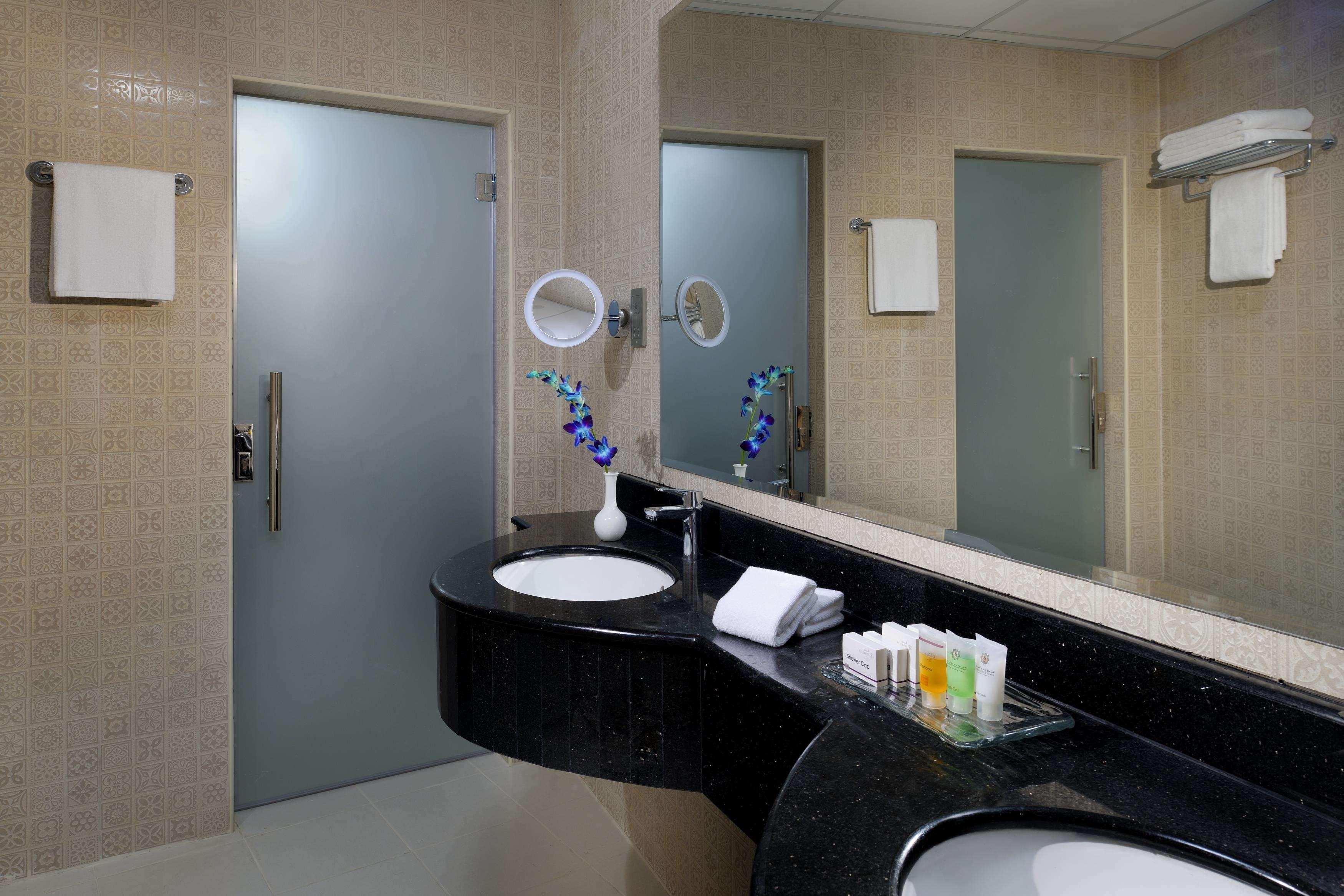 Al Safir Hotel Манама Екстериор снимка